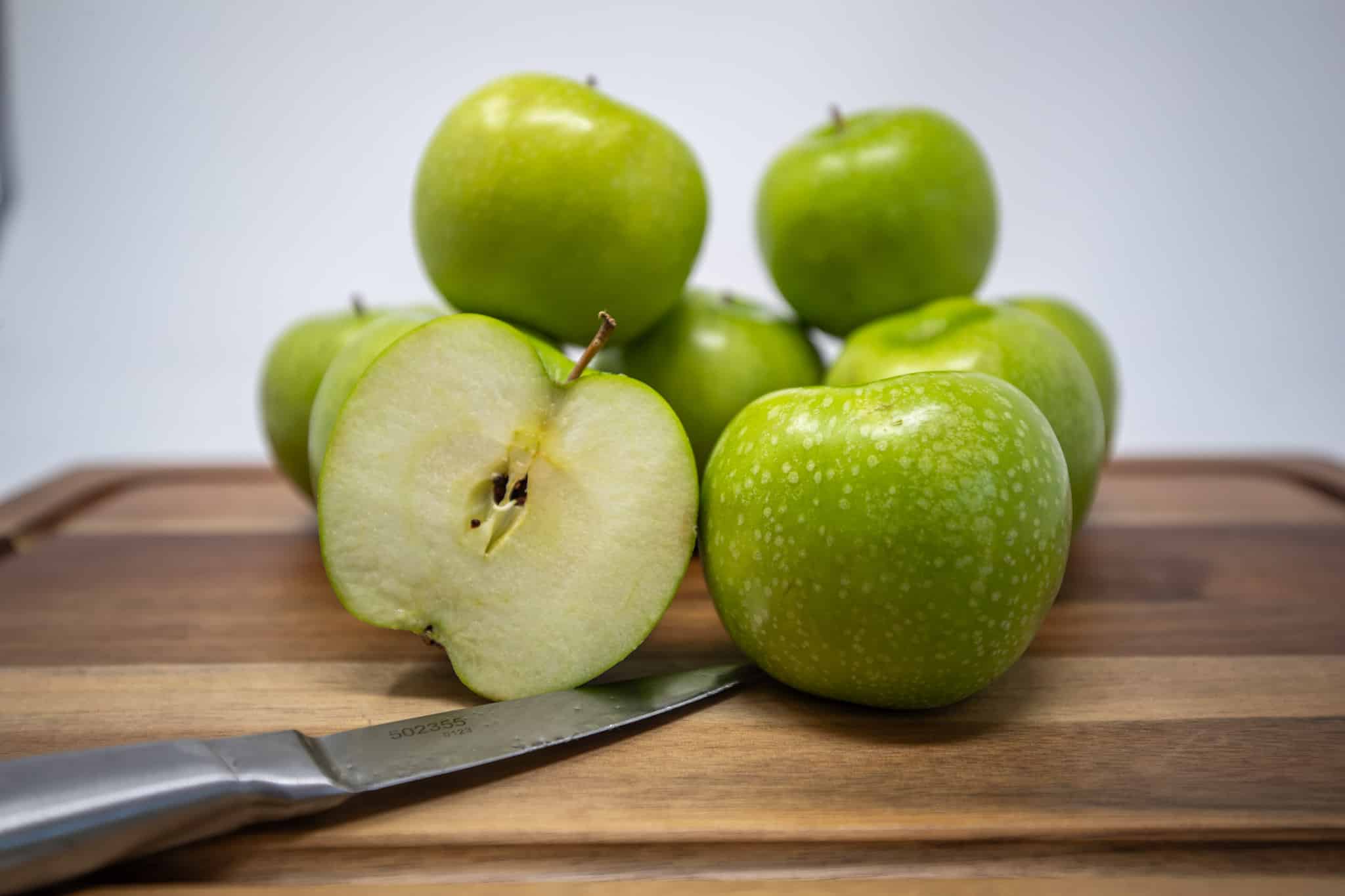 Malus dom. 'Granny Smith' Apple Tree